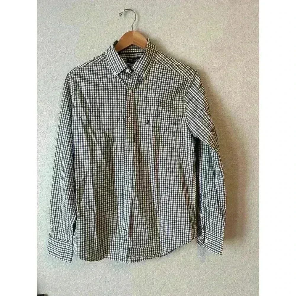 Nautica classic fit Wrinkle Resistant button up Mens small